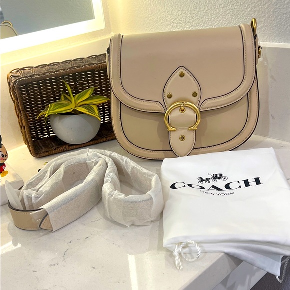 Coach Tan Crossbody Saddle Bag w gold hardware & suede interior NWOT w dustbag - Picture 1 of 17